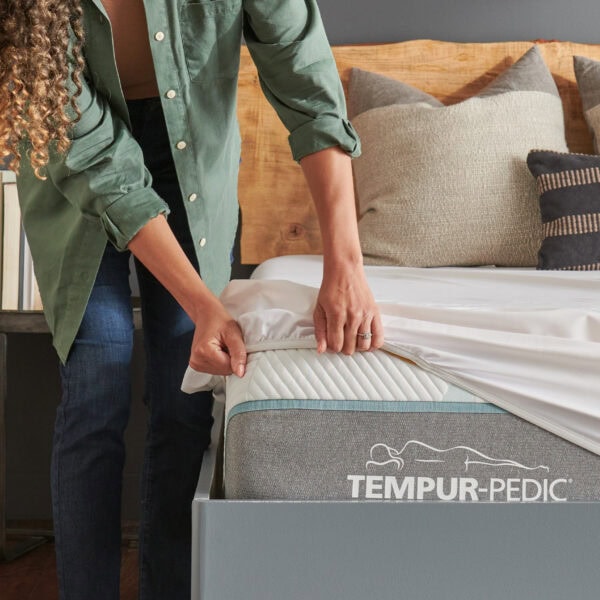 TEMPUR-breeze° Cooling Mattress Protector by Tempur-Pedic® - Image 3