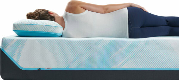 TEMPUR-Breeze® Cooling Pillow by Tempur-Pedic® - Image 4
